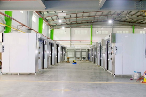 O chuveiro de ar vertical Hepa da sala de limpeza 550w filtra refinar o equipamento